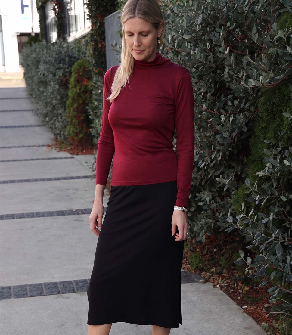 Women's Silkspun Turtleneck in Bordeaux red