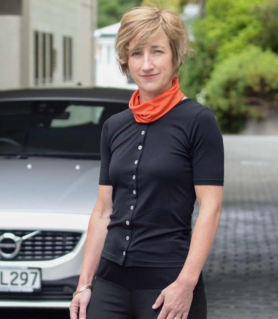 Women's Silkspun Short Sleeve Button-through Top in Black